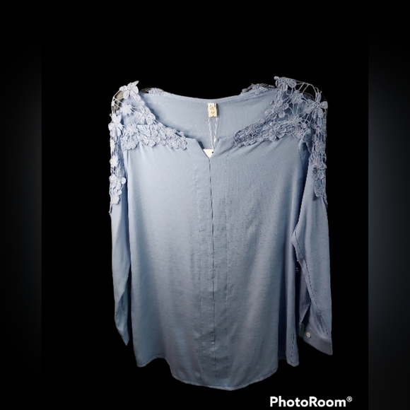 Lt. Blue NWT XL Top crochet lace at neck no fabic label - Picture 6 of 9